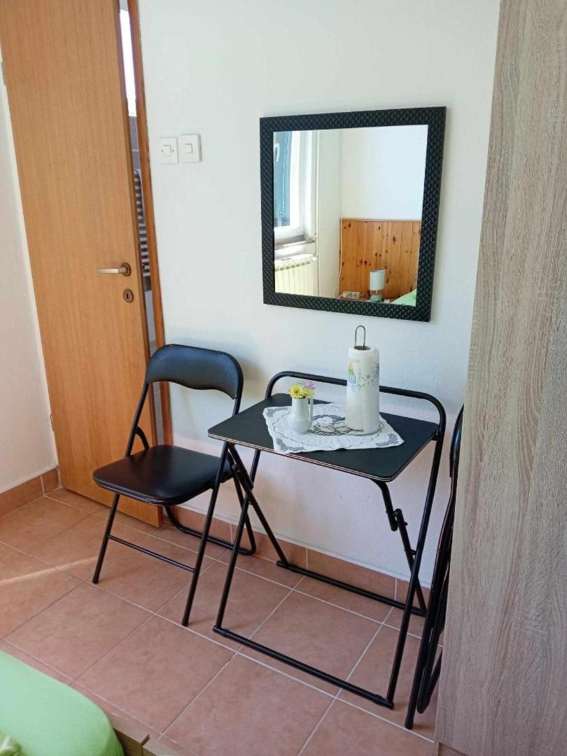 Apartments And Rooms By The Sea Martinscica, Cres - 23980 Pokój zdjęcie