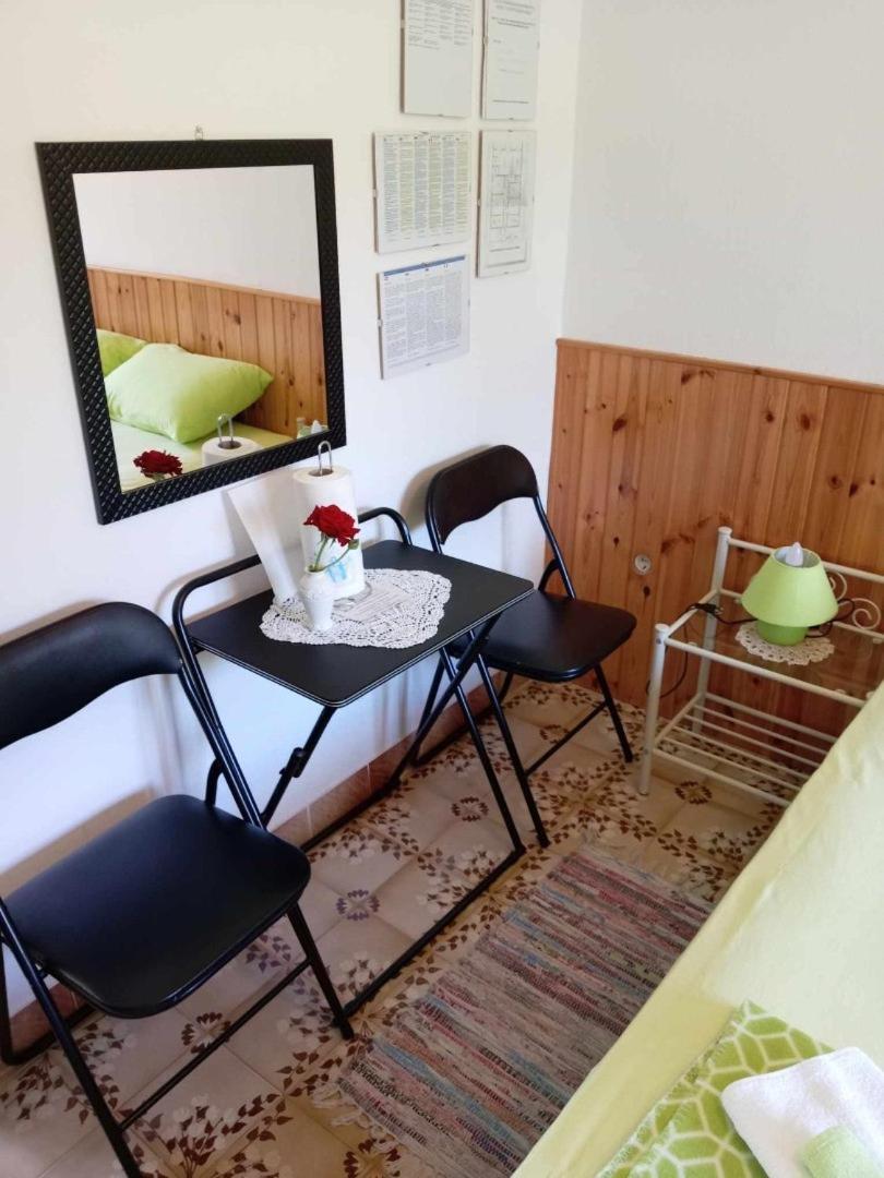 Apartments And Rooms By The Sea Martinscica, Cres - 23980 Pokój zdjęcie