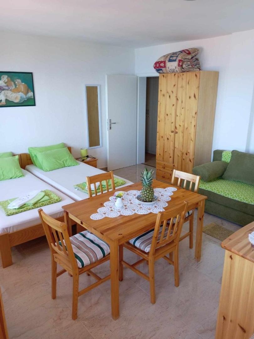 Apartments And Rooms By The Sea Martinscica, Cres - 23980 Pokój zdjęcie
