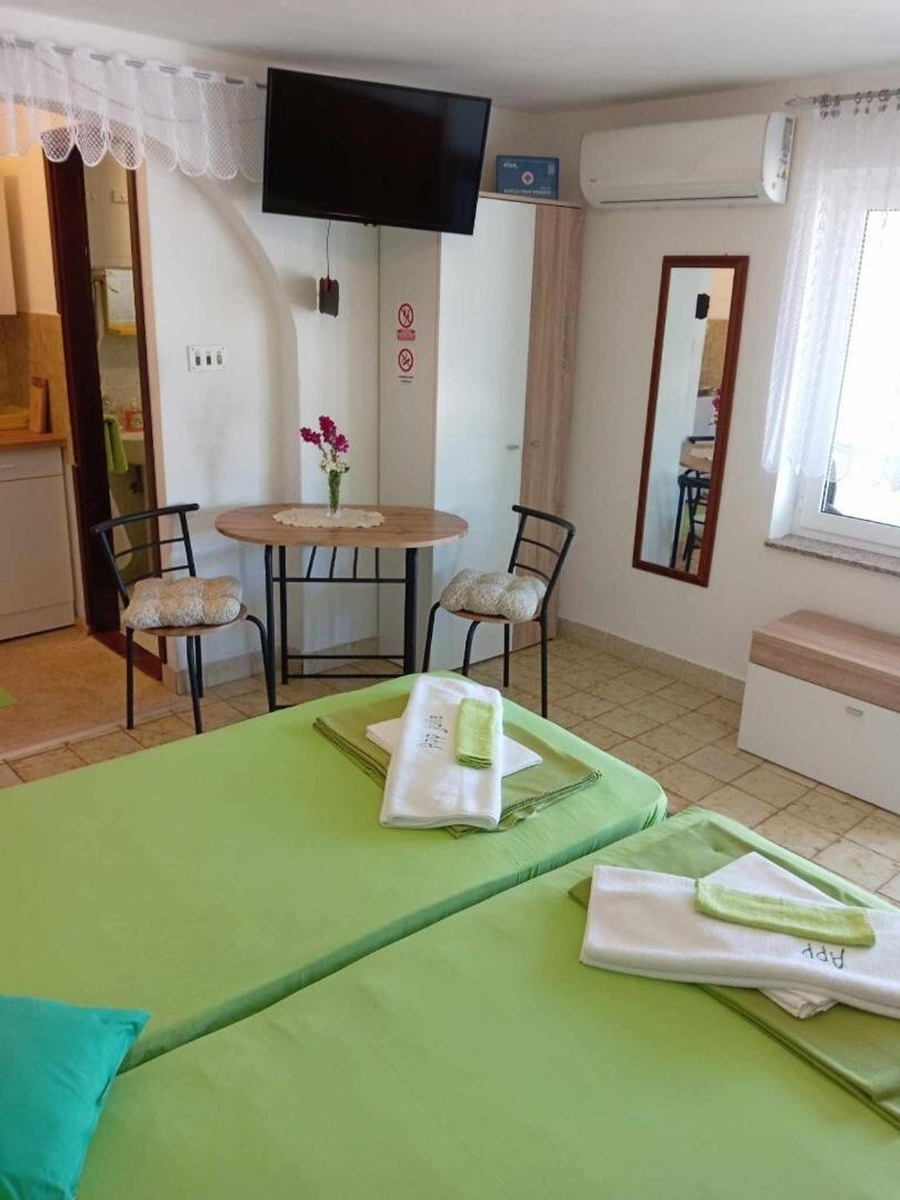 Apartments And Rooms By The Sea Martinscica, Cres - 23980 Pokój zdjęcie