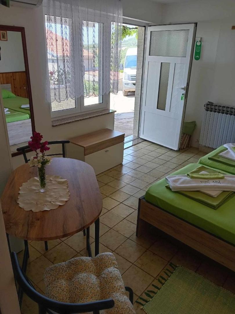 Apartments And Rooms By The Sea Martinscica, Cres - 23980 Pokój zdjęcie