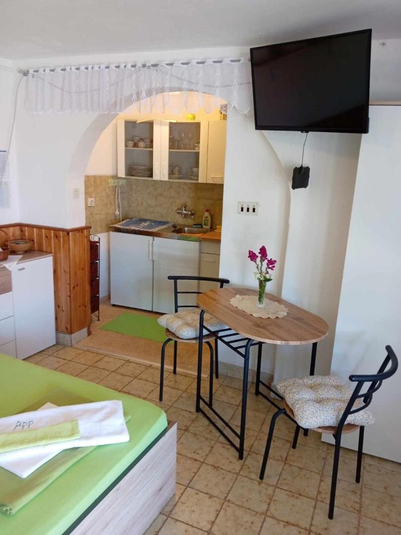 Apartments And Rooms By The Sea Martinscica, Cres - 23980 Zewnętrze zdjęcie