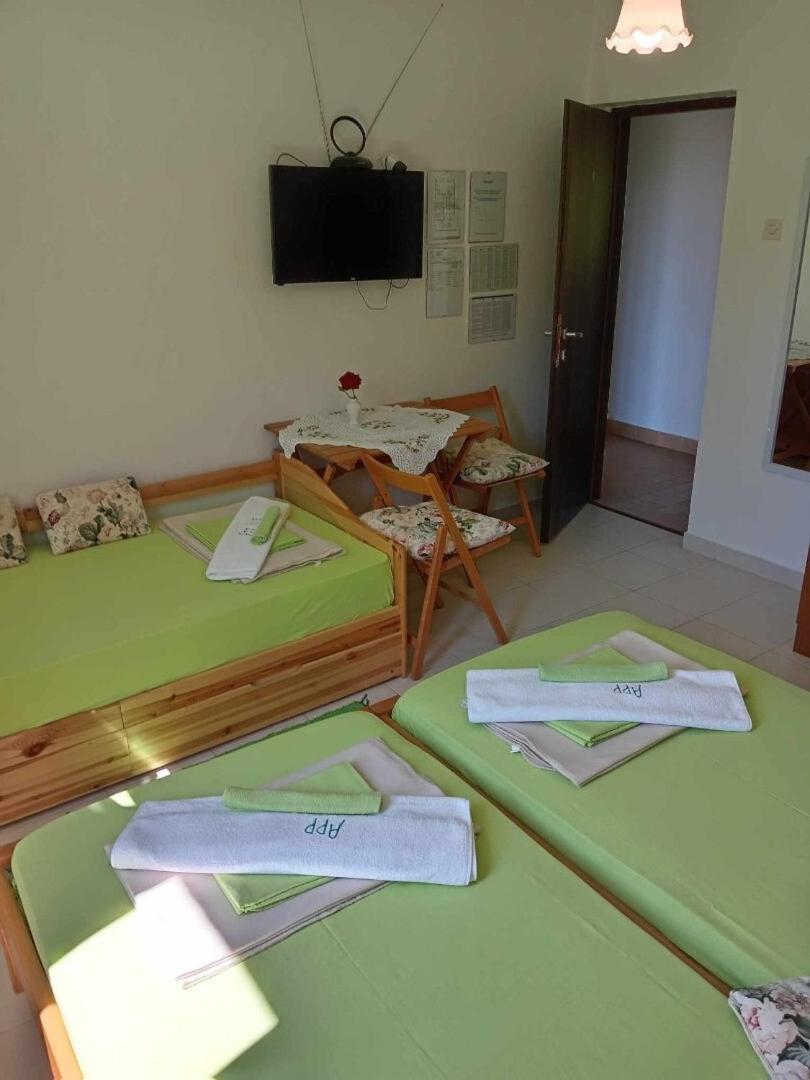 Apartments And Rooms By The Sea Martinscica, Cres - 23980 Zewnętrze zdjęcie